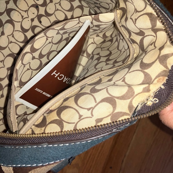 Signature Coach duffle bag - Picture 9 of 10